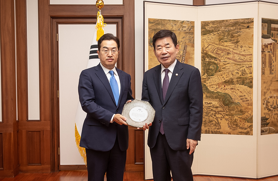 [국회기록보존소 – 기록물 관리‧보존] 1세대 인권 변호사 故 강신옥 전 국회의원 기록물 일체 국회도서관 기증 사진1